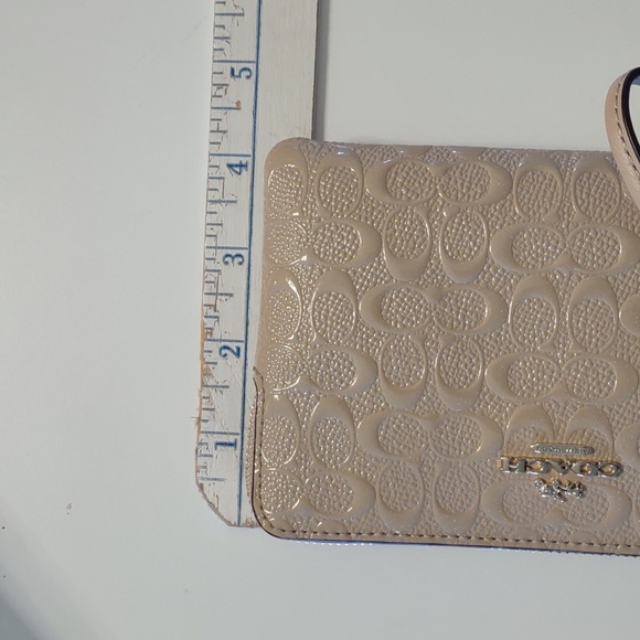 Authentic Coach small wristlet - Picture 4 of 4